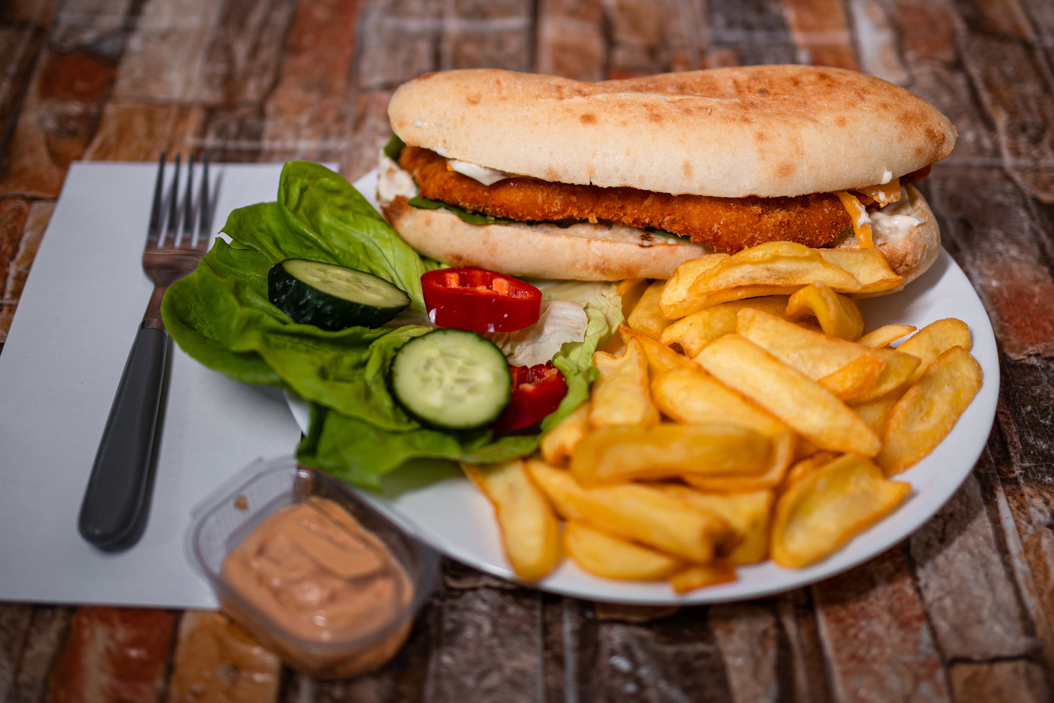 Sandwich Snitel Pui/Vita+cartofi+sos