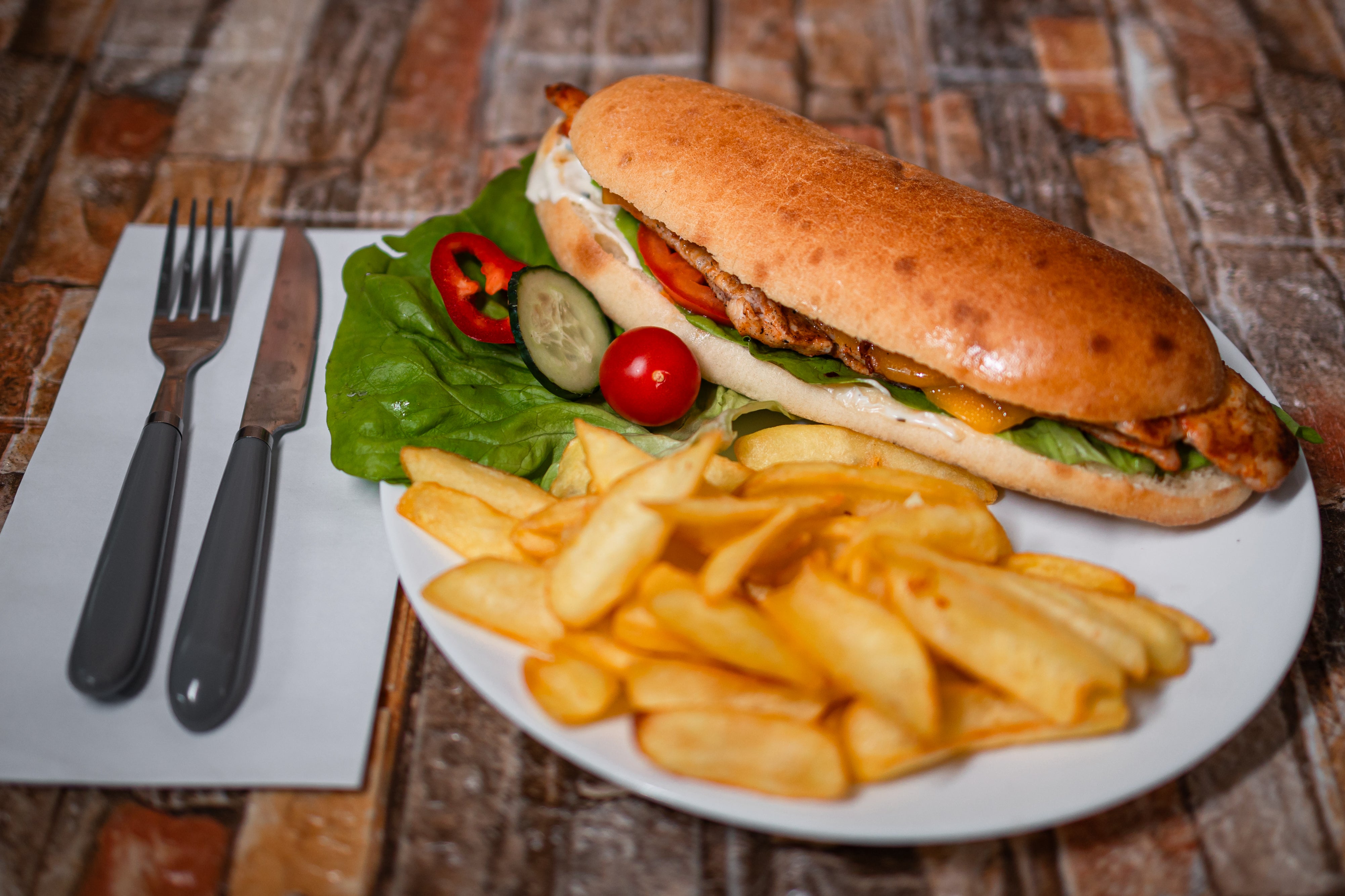 Sandwich ParadoX+cartofi+sos