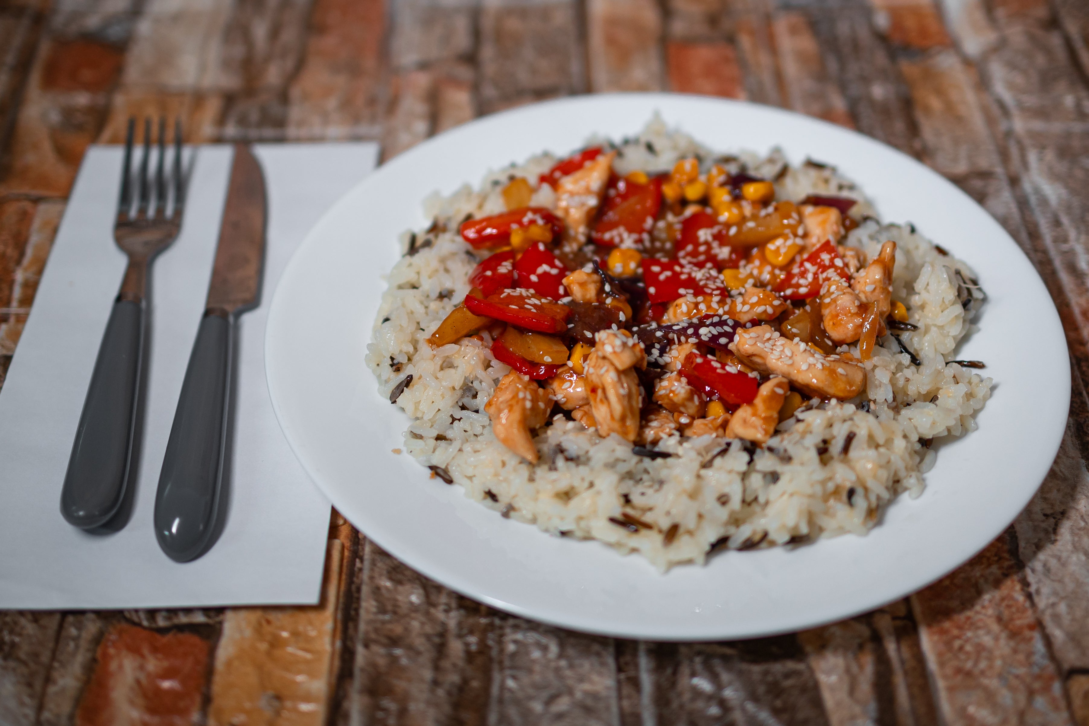 Pui chinezesc cu orez salbatic